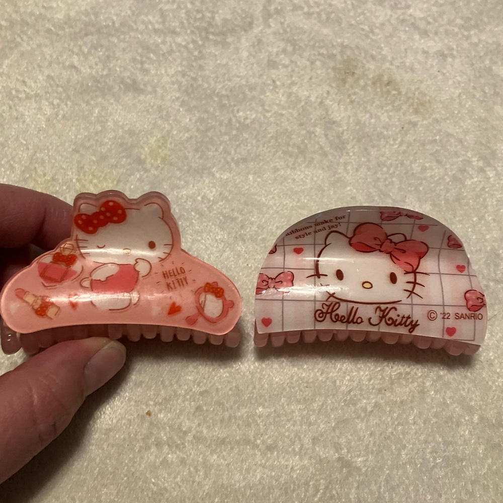 New! Hello Kitty hair clips - Picture 3 of 3